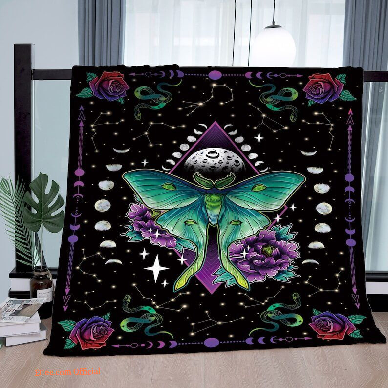 Moon Phase Sherpa Blanket: The Perfect Gift for Mom, Grandma, and Grandpa