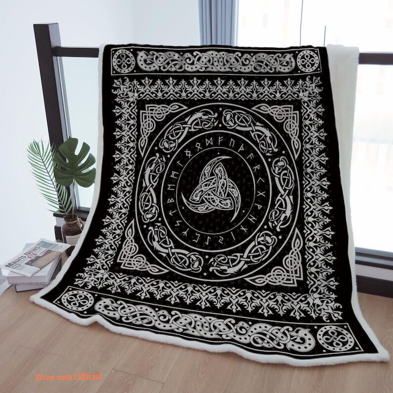 Sherpa Blanket Black and white Viking Prayer Vintage Triple Horn of Odin Throw Blanket To Mother Grandma Grandpa Gift