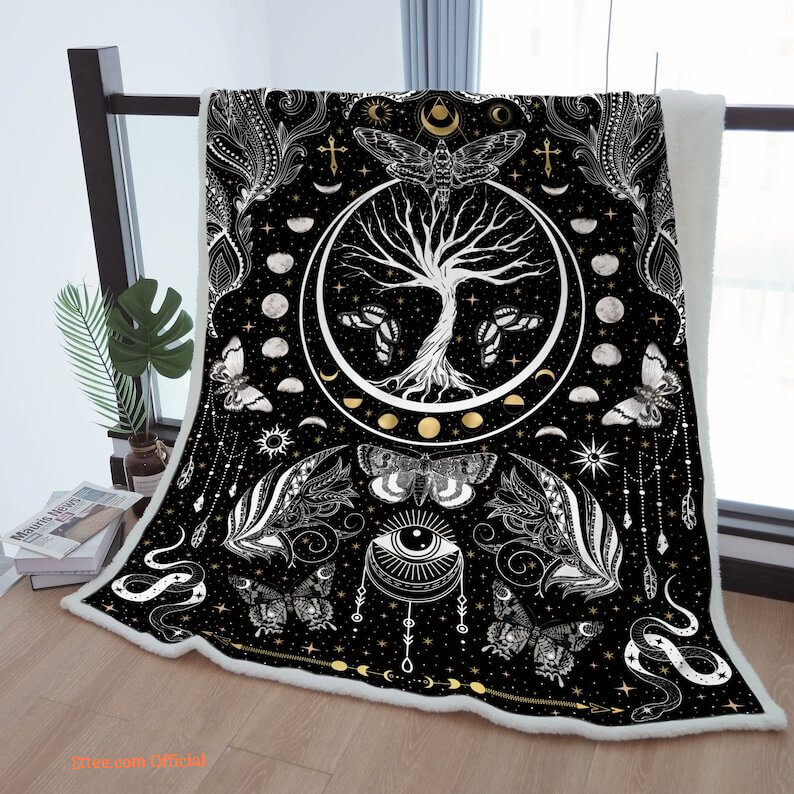 Sherpa Blanket Moon Phase Throw Blanket - Perfect Gift for Mother, Grandma, and Grandpa - Boho Constellation Design in Black and White - Cozy and Stylish Moth-Inspired Blanket