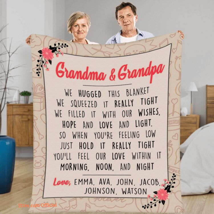 Mom Mama Papa Grandpa Grandma Fleece Quilt Blanket. Foldable And Compact