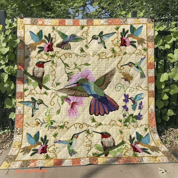 Hummingbird Colorful Flower Animal Lover Vintage Quilt Blanket. Foldable And Compact