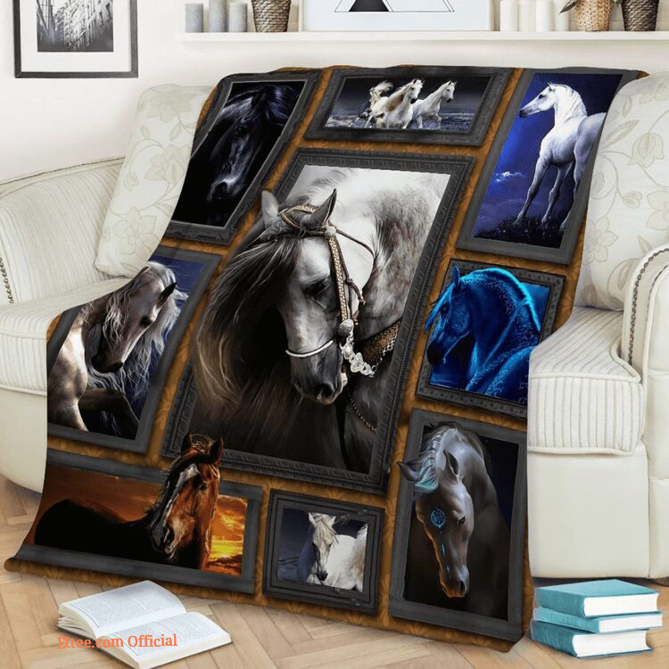 Horse Beauty White Quilt Blanket. Lightweight And Smooth Comfort