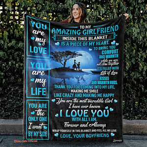 To My Amazing Girlfriend Inside This Quilt Blanket. Foldable And Compact - Super King - Ettee