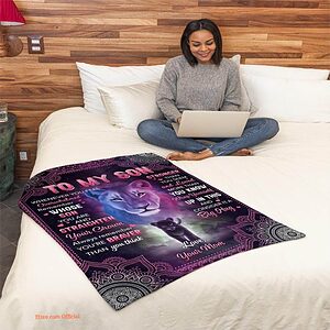gift for son blanket whenever u feel overwhelmed lion mom to son - Super King - Ettee
